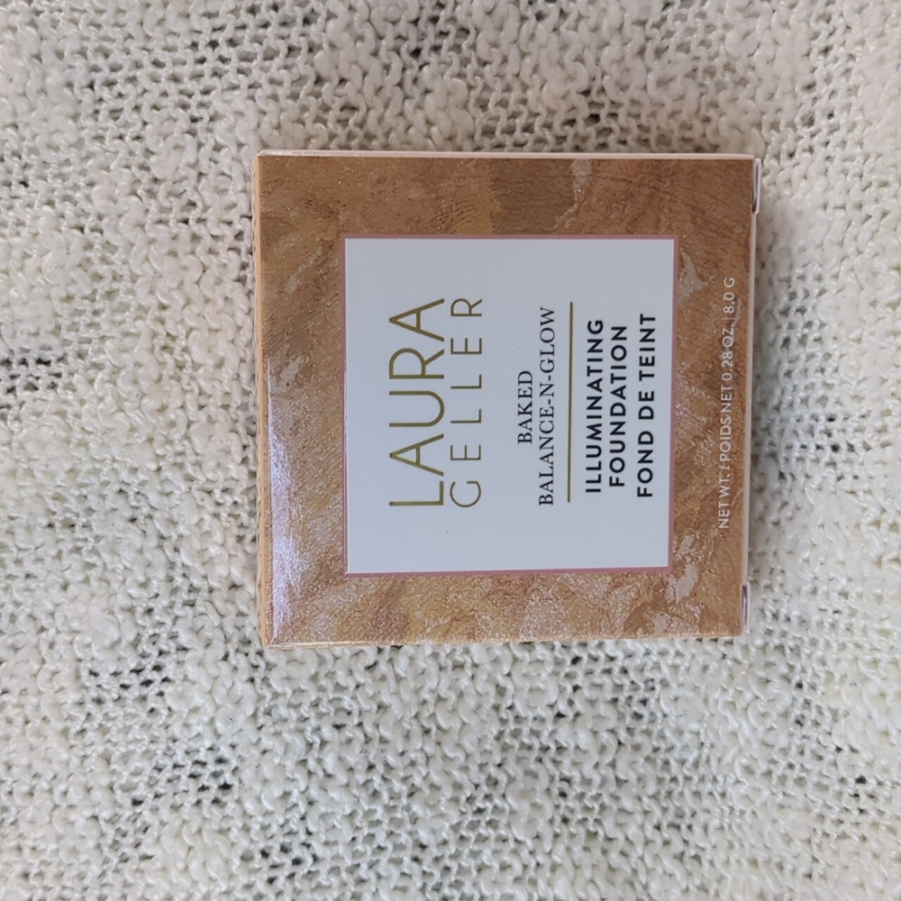 Laura Geller Baked Balance-N-Glow Foundation in Light, 8g/0.28oz - Picture 3 of 11